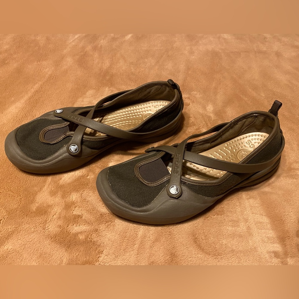 Crocs Women's Brown/Grey Celeste Mary Jane Criss Cross Straps Slip On